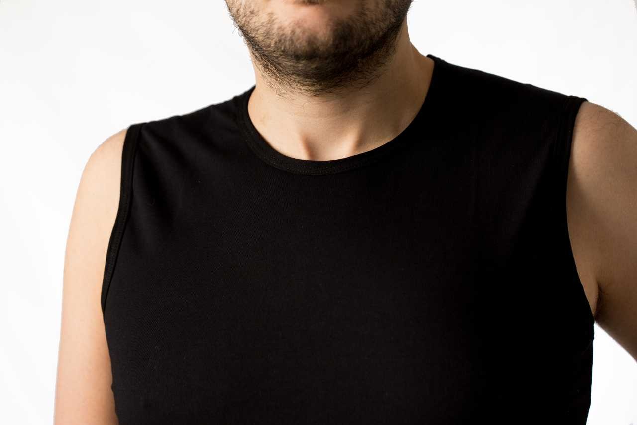 Smanicato conformato per uomo a girocollo in puro cotone , disponibile fino alla 10XL, colore bianco o nero