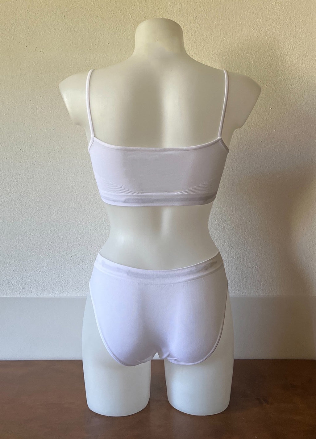 Coordinato brasserie donna con spalla stretta e slip donna con vita media, tutto in microfibra