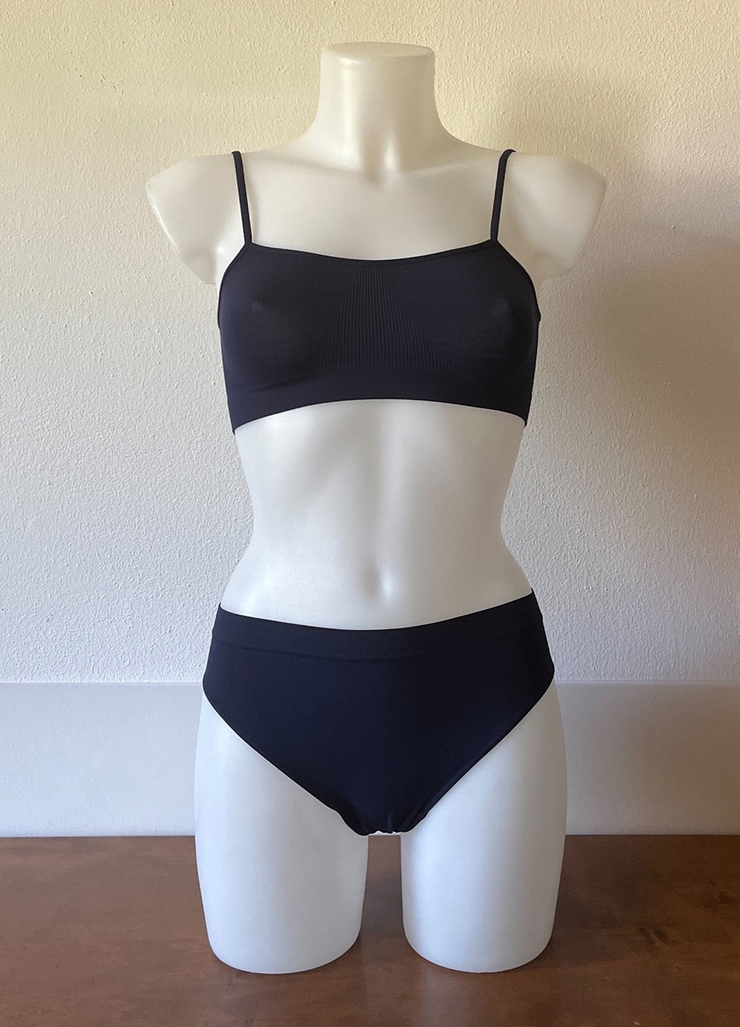Coordinato brasserie donna con spalla stretta e slip donna con vita media, tutto in microfibra