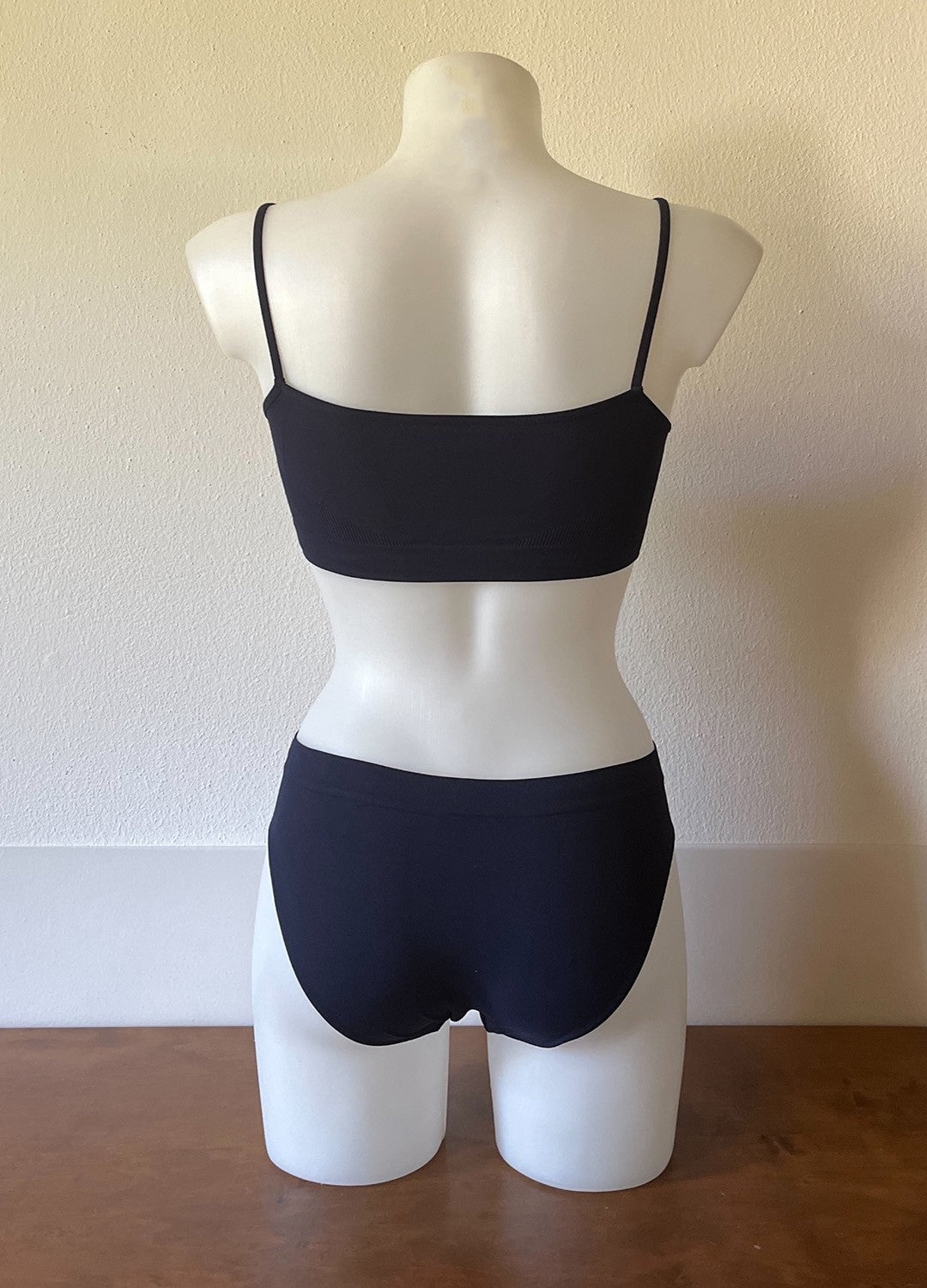 Coordinato brasserie donna con spalla stretta e slip donna con vita media, tutto in microfibra