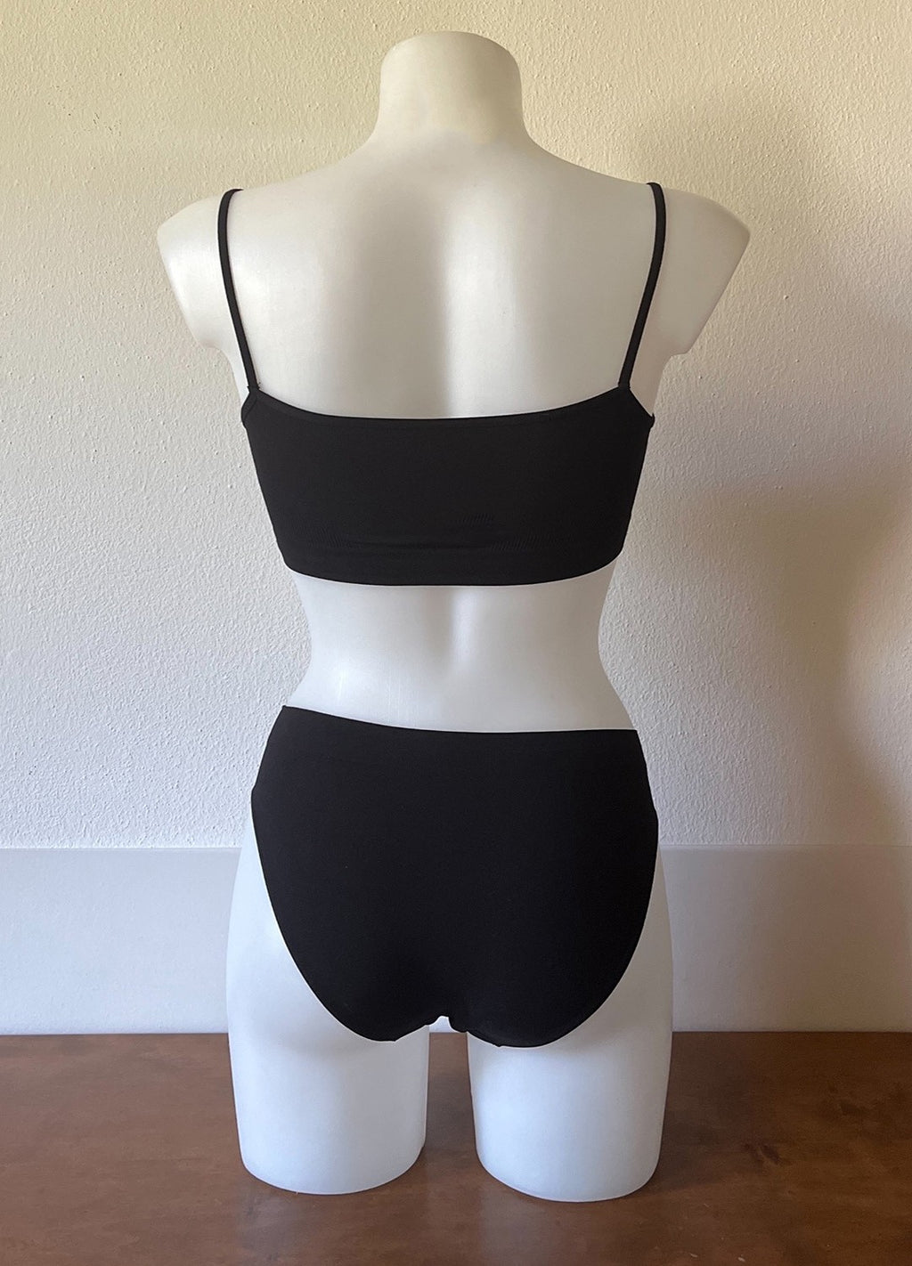 Coordinato brasserie donna con spalla stretta e slip donna con vita media, tutto in microfibra
