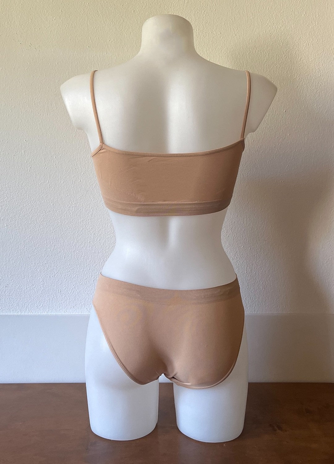 Coordinato brasserie donna con spalla stretta e slip donna con vita media, tutto in microfibra