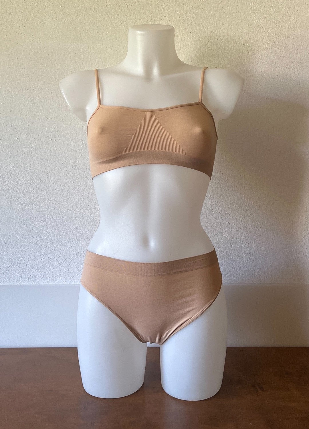 Coordinato brasserie donna con spalla stretta e slip donna con vita media, tutto in microfibra