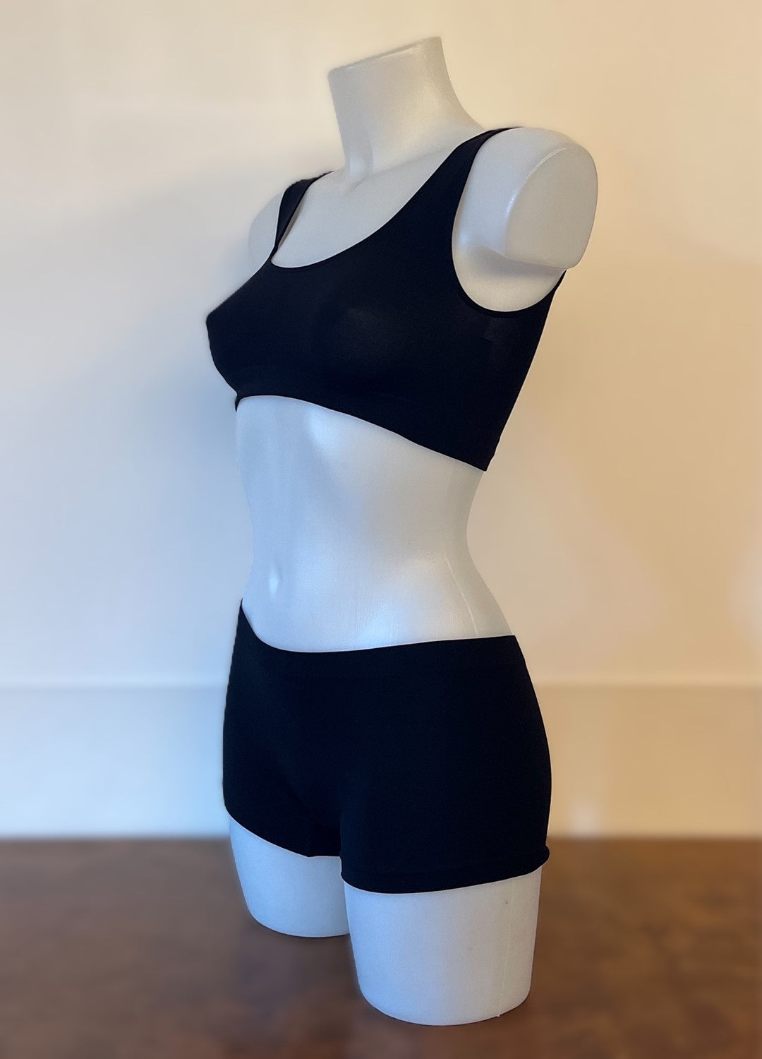Coordinato brasserie donna con spalla larga e shorty donna, tutto in microfibra